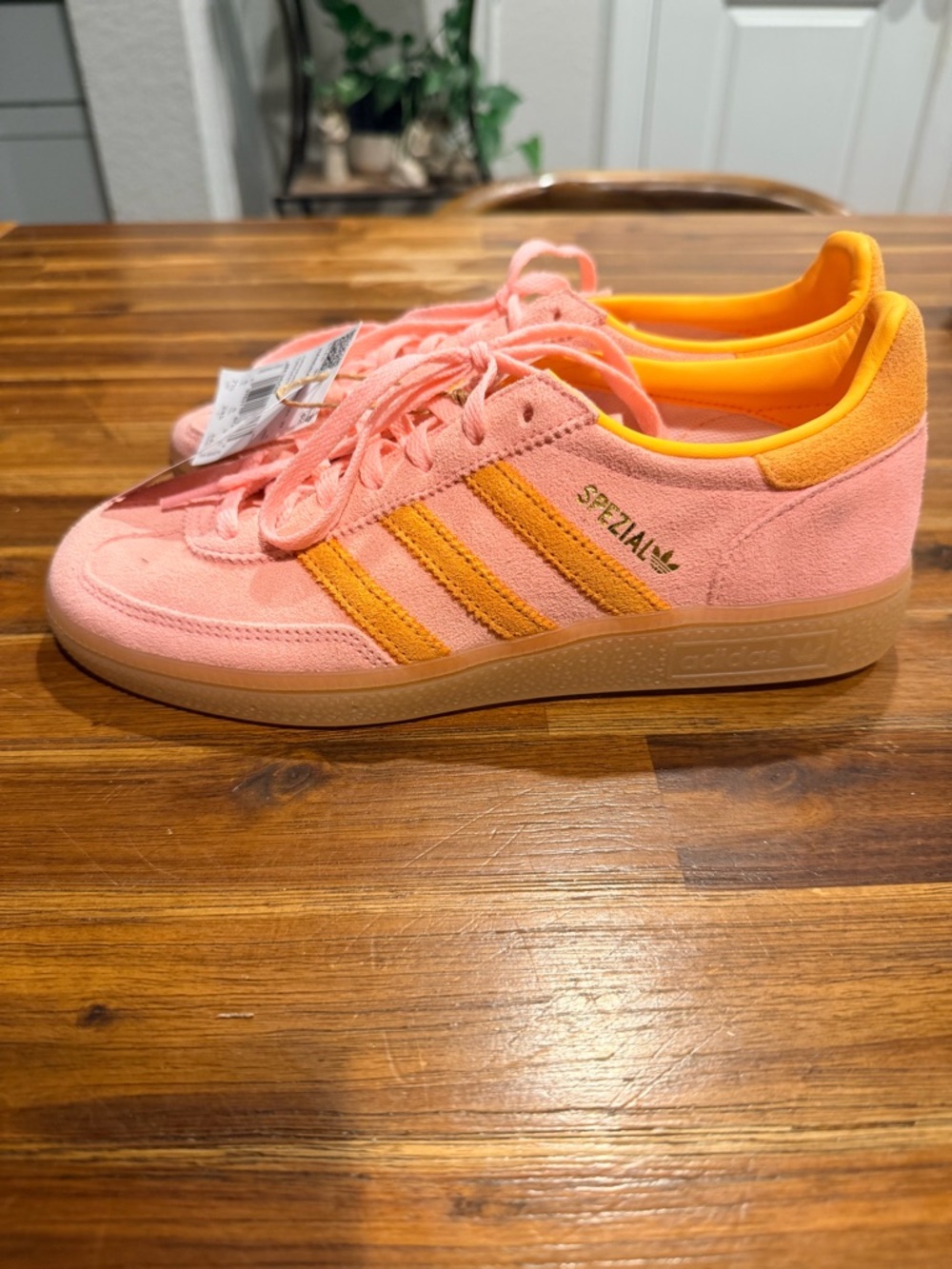 adidas Handball Spezial
Glow Pink Flash Orange (Women's) - Picture 4 of 9